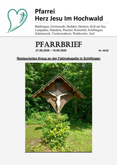 Ein hölzernes Kruzifix mit einer Christusfigur steht unter einem kleinen Schutzdach mitten im grünen Wald. (c) Pfarrei Herz Jesu Im Hochwald Ein hölzernes Kruzifix mit einer Christusfigur steht unter einem kleinen Schutzdach mitten im grünen Wald.