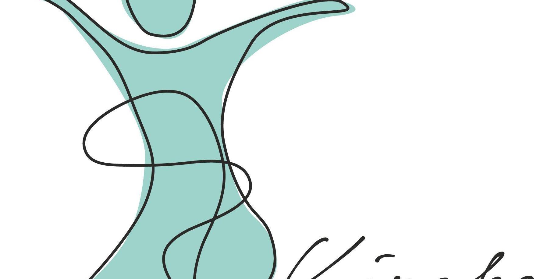 Logo mit stilisierter Figur in Hellgrün, über den Armen drei grüne Blätter, daneben „Kirche“ in geschwungener Schrift, darunter „IM NATIONALPARK“ in grünen Großbuchstaben.