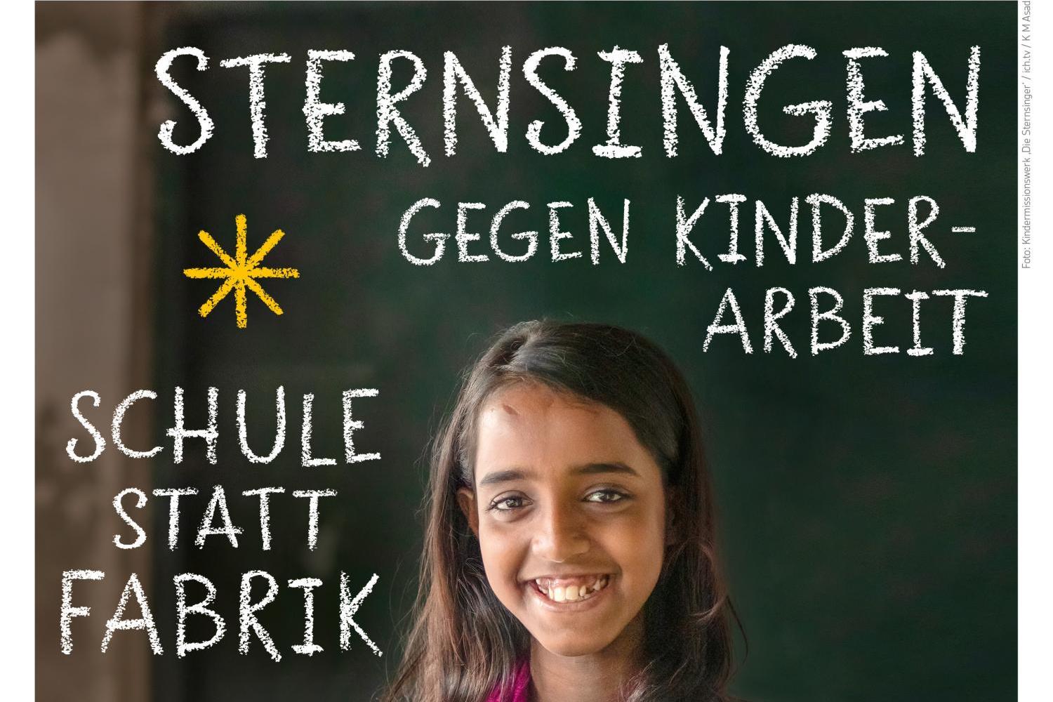 Das Plakat zeigt eine Person in roter Kleidung, die ein Schulbuch mit einer Zeichnung von Kindern hält.