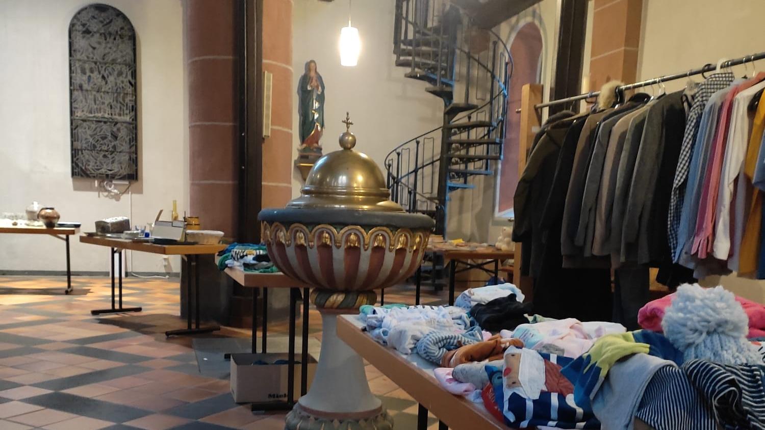 Kleider in der Verschenkekirche