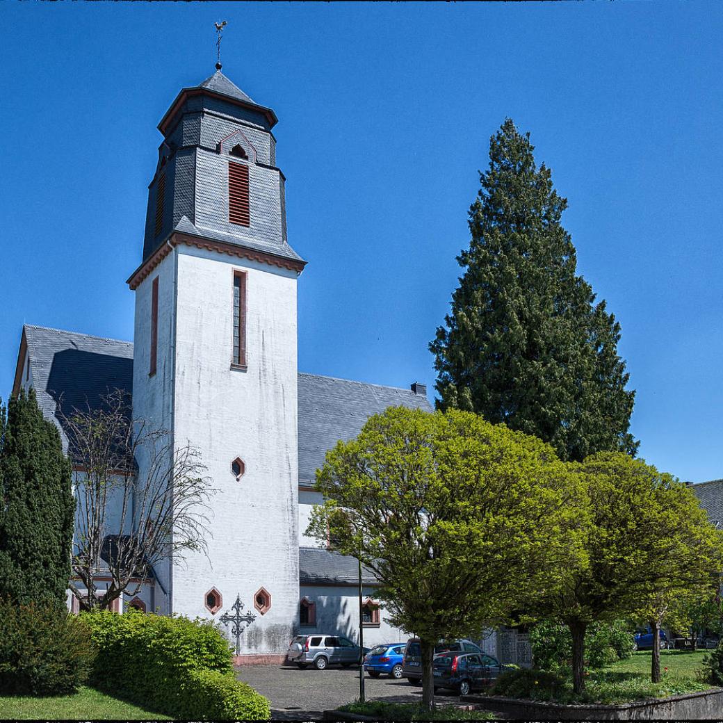 Gusenburg_Kirche_b9c17180d4