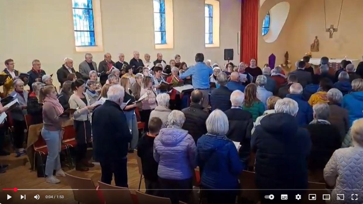 Misa de Solidaridad mit Sängerinnen der Chöre Clemens, Franziskus und TONinTON
