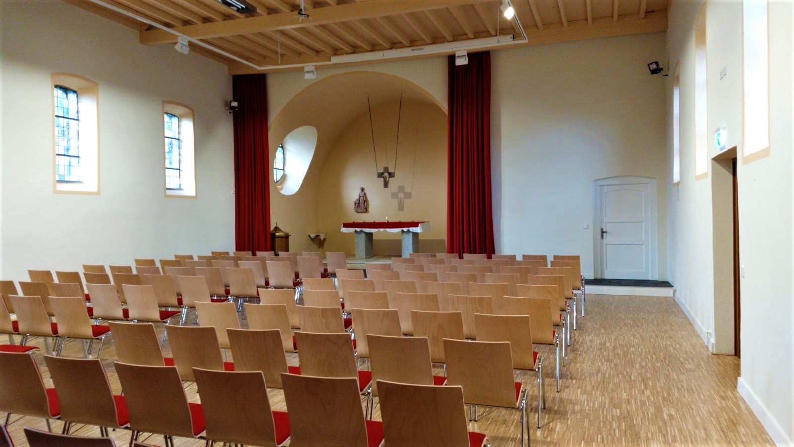 Innenraum der Nationalparkkirche in Muhl
